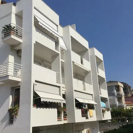 Webus プラーイア・ア・マーレ